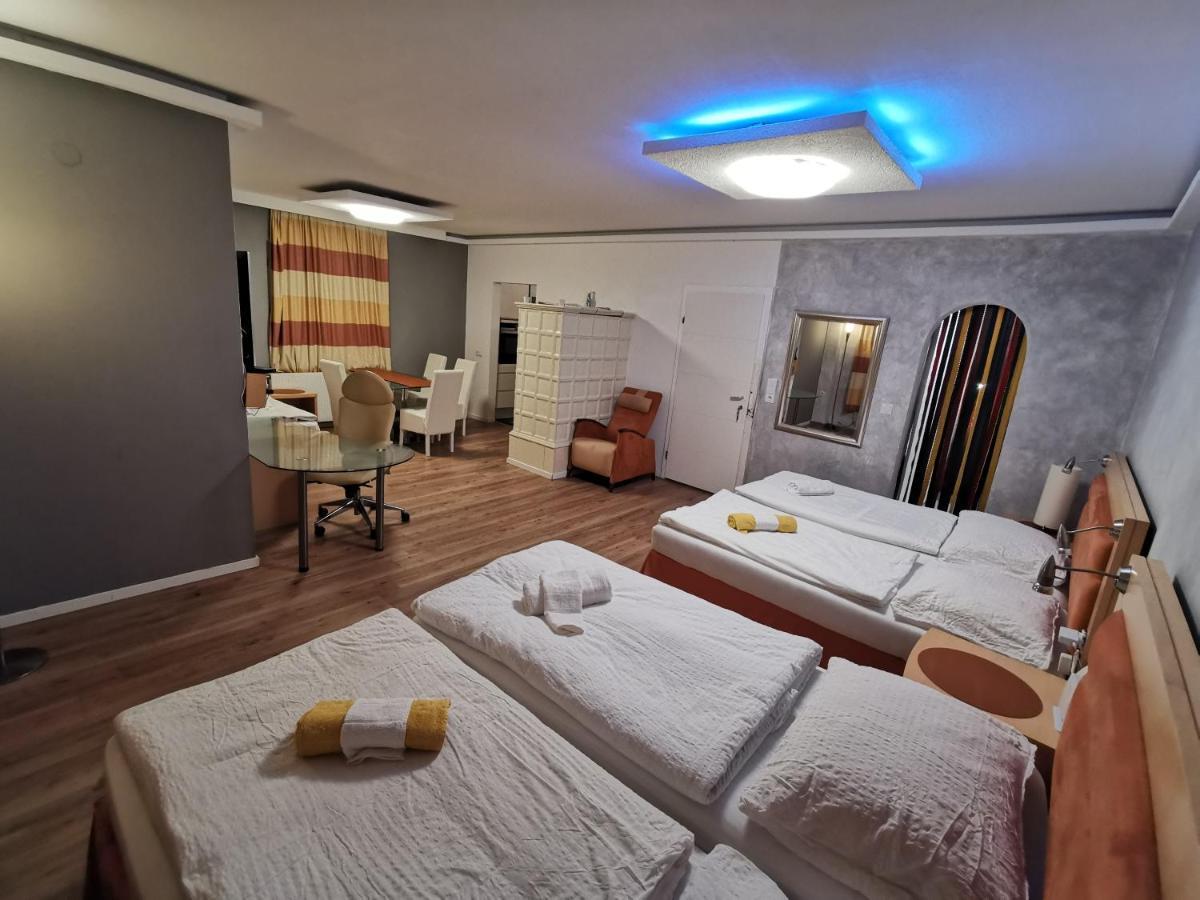 Pension Foehrenhain Gerasdorf bei Wien Exteriör bild